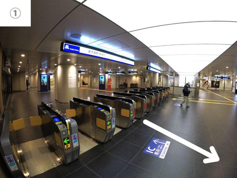 御堂筋線、新大阪駅の中改札を出て5番出口を直進します。