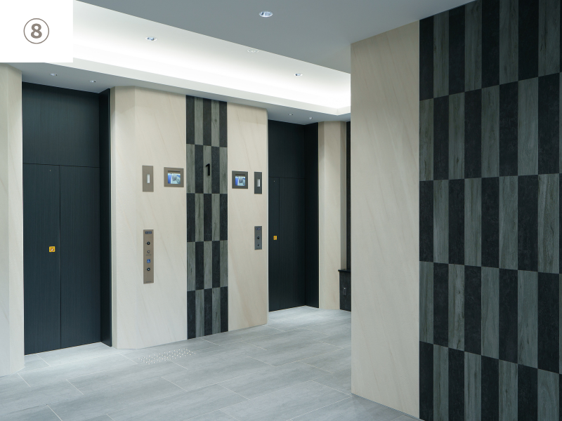 エントランス右手にエレベーターがあり、７階にWORKPHILがあります。